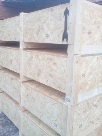 Casse in legno impilate